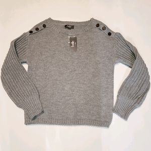 Belle chunky sweater cozy button detail